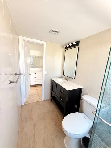 $3,200 | 1881 Washington Avenue, Unit 8D, Miami Beach, FL 33139