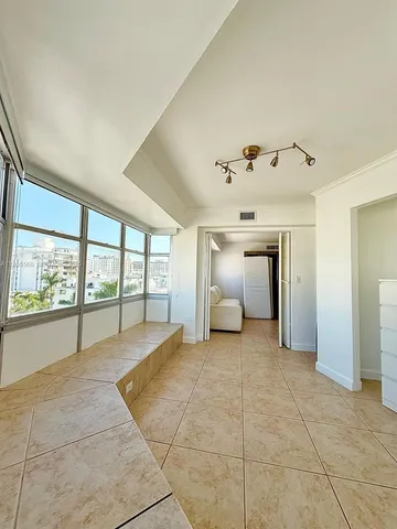 $3,200 | 1881 Washington Avenue, Unit 8D, Miami Beach, FL 33139