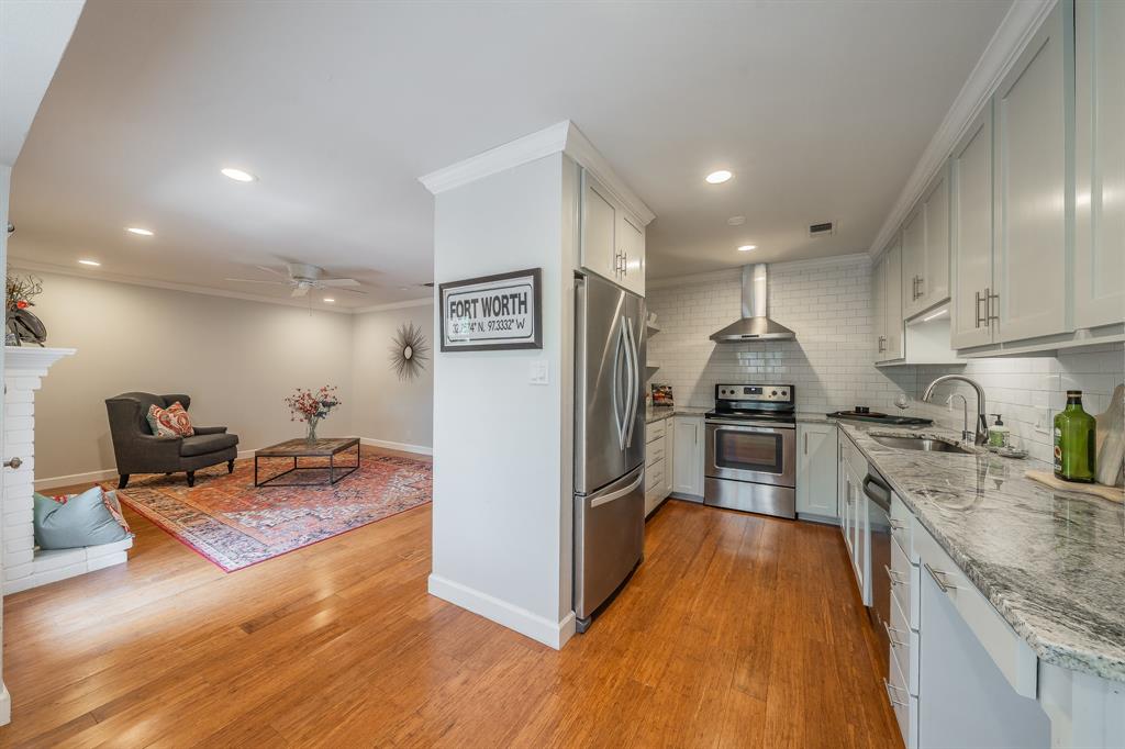 913 Roaring Springs Road Fort Worth, TX 76114 - Photo 2 of 31