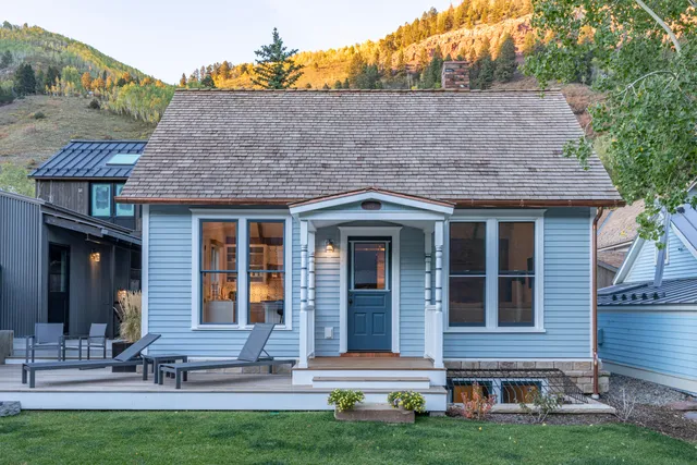 a brick house with front of it