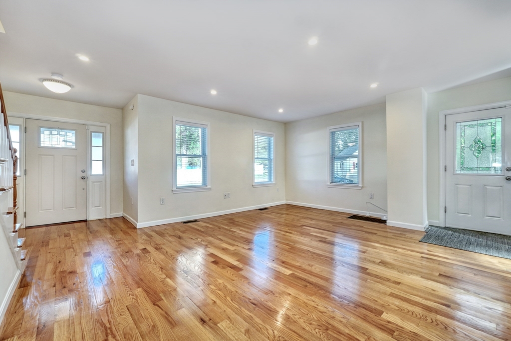 87 Riverbank Road Saugus, MA 01906 - Photo 4 of 40