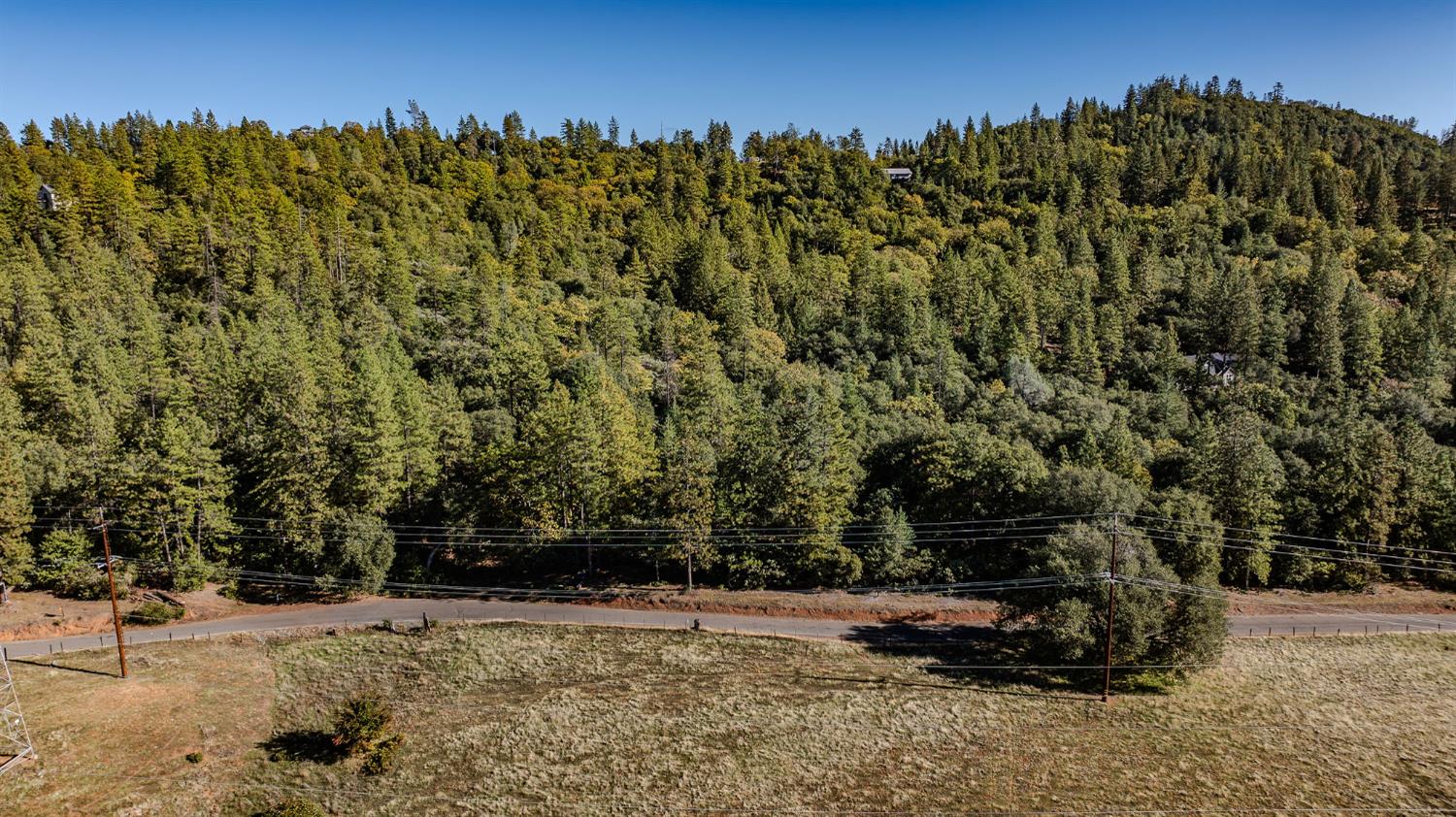10500 Tabeaud Road Pine Grove, CA 95665 - Photo 16 of 30 a view of a backyard