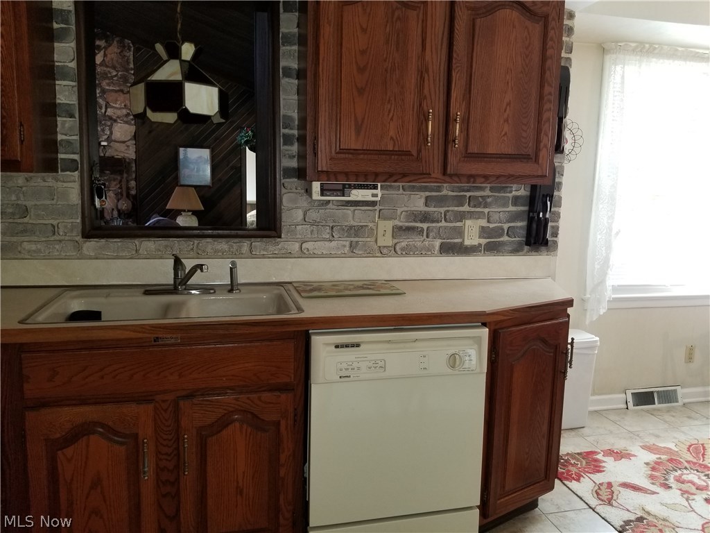 8610 Riverview Road Brecksville, OH 44141 - Photo 16 of 32 Eat-in Kitchen is open to Great Room - Be part of the party - Great for entertaining