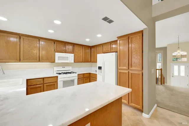 $668,000 | 385 Sun Valley Way, Vacaville, CA 95688