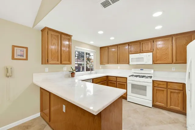 $668,000 | 385 Sun Valley Way, Vacaville, CA 95688