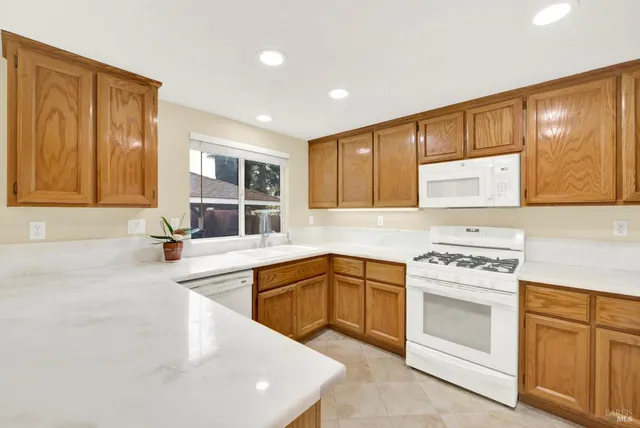 $668,000 | 385 Sun Valley Way, Vacaville, CA 95688