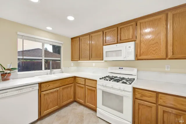 $668,000 | 385 Sun Valley Way, Vacaville, CA 95688