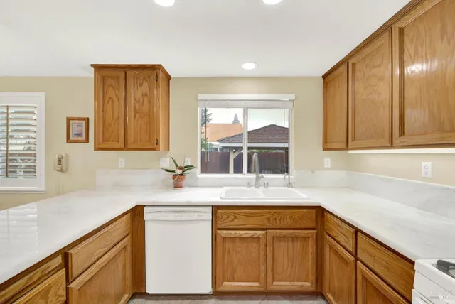 $668,000 | 385 Sun Valley Way, Vacaville, CA 95688