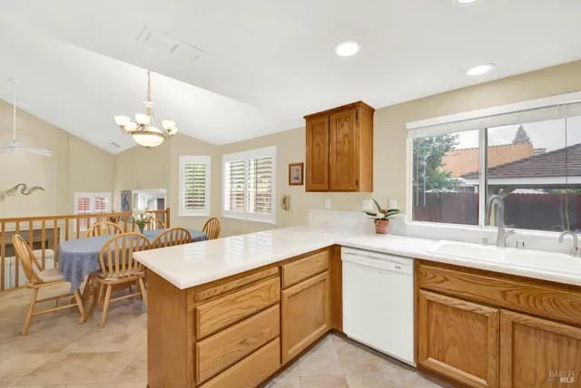 $668,000 | 385 Sun Valley Way, Vacaville, CA 95688