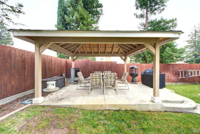 $668,000 | 385 Sun Valley Way, Vacaville, CA 95688