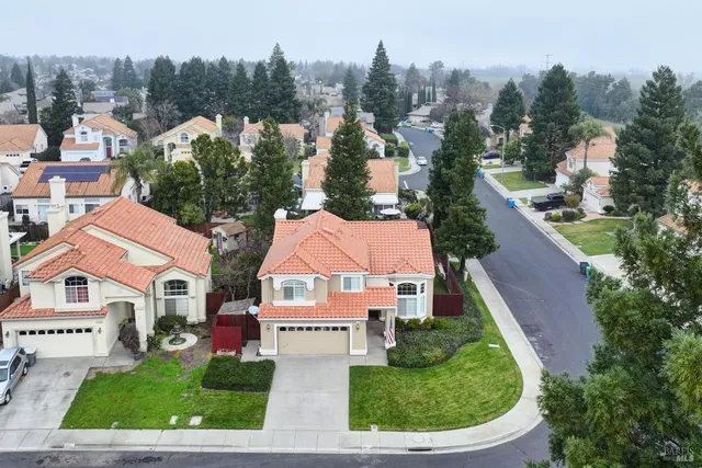 $668,000 | 385 Sun Valley Way, Vacaville, CA 95688