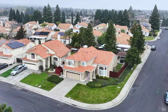 $668,000 | 385 Sun Valley Way, Vacaville, CA 95688