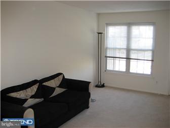140 Bancroft Road Lansdale, PA 19446 - Photo 5 of 11 Living Room