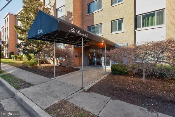 $2,300 | 1200 South Arlington Ridge Road, Unit 504, Arlington, VA 22202