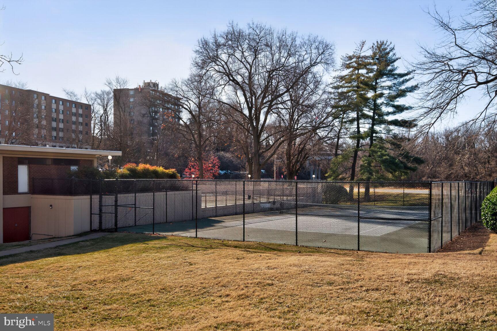 1200 South Arlington Ridge Road, Unit 504 Arlington, VA 22202 - Photo 13 of 15 a view of a yard with wooden fence