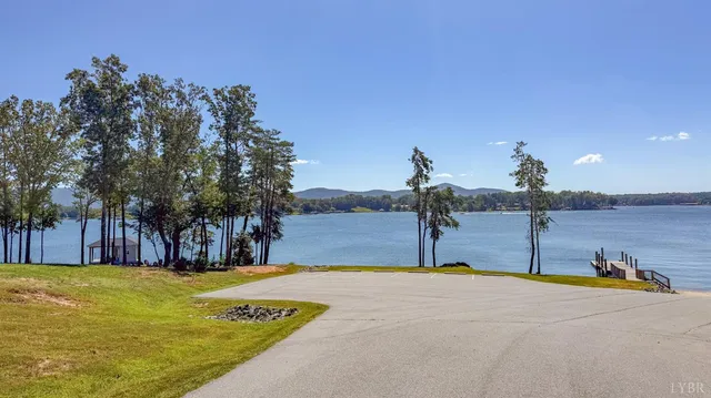 a house view with a outdoor space