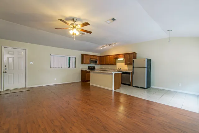 $1,200 | 5031 Pine Avenue, Unit C1, Pasadena, TX 77503