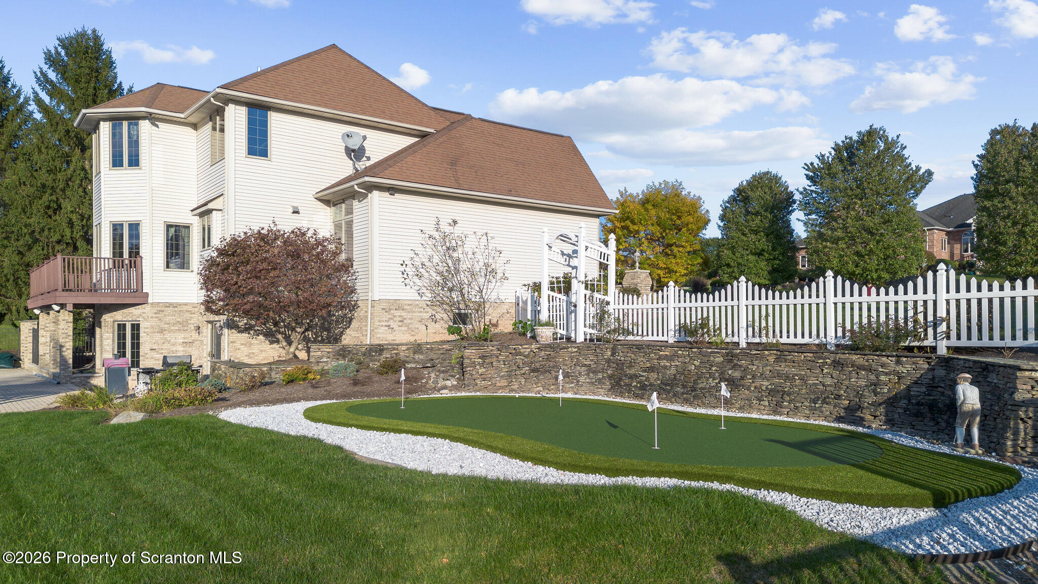 833 Laurel Road Mayfield, PA 18433 - Photo 10 of 67 Putting green