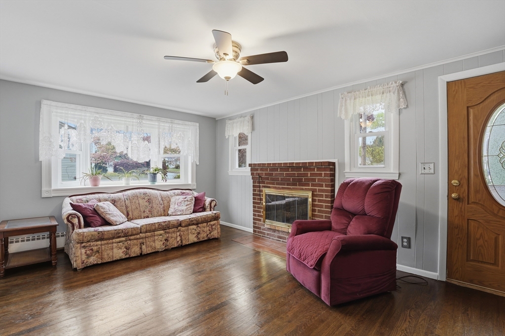 35 Burnham Road Lowell, MA 01852 - Photo 3 of 32
