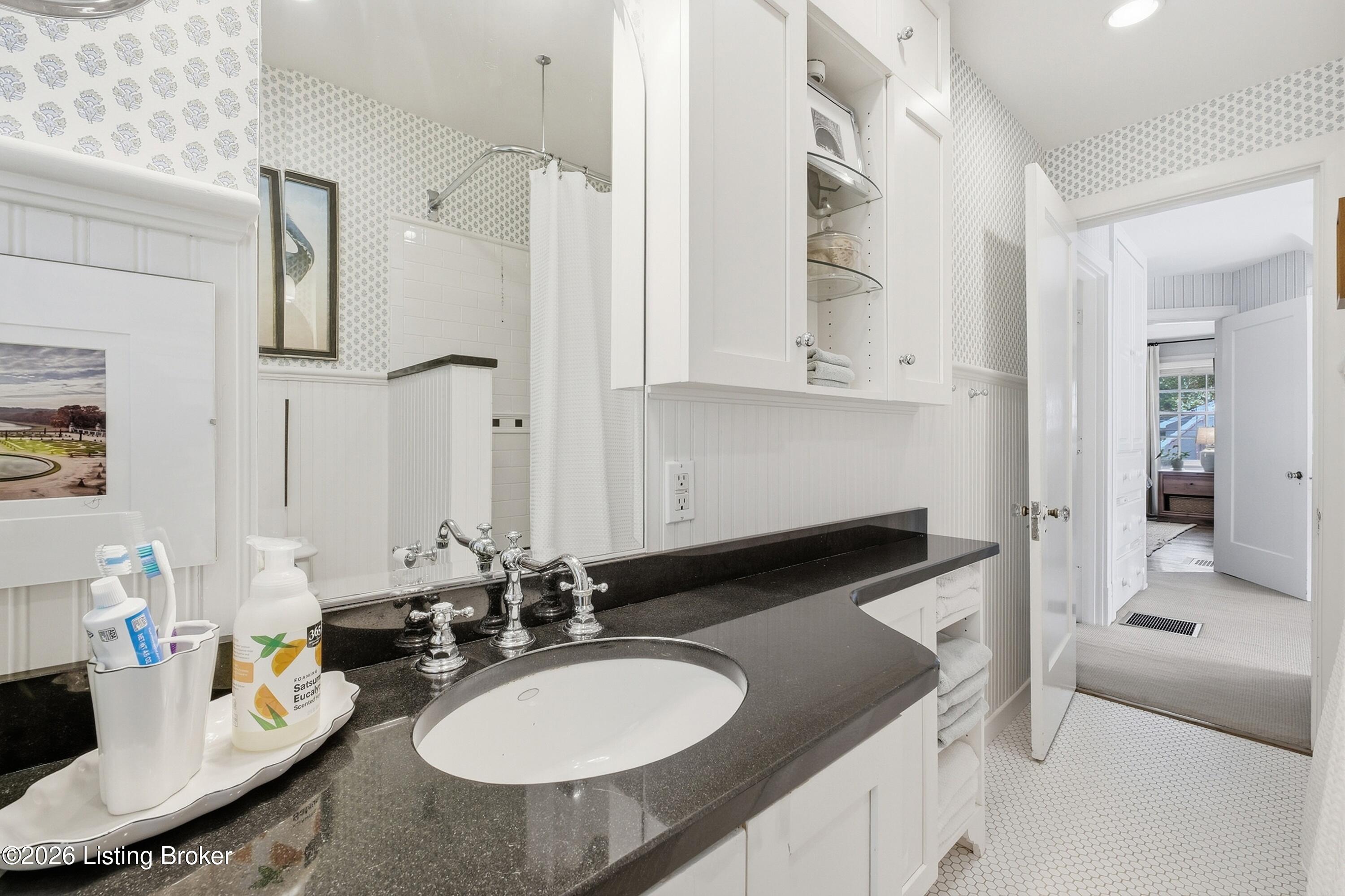 2250 Rutherford Wynd Louisville, KY 40205 - Photo 39 of 68 2nd floor full bathroom with tub and shower