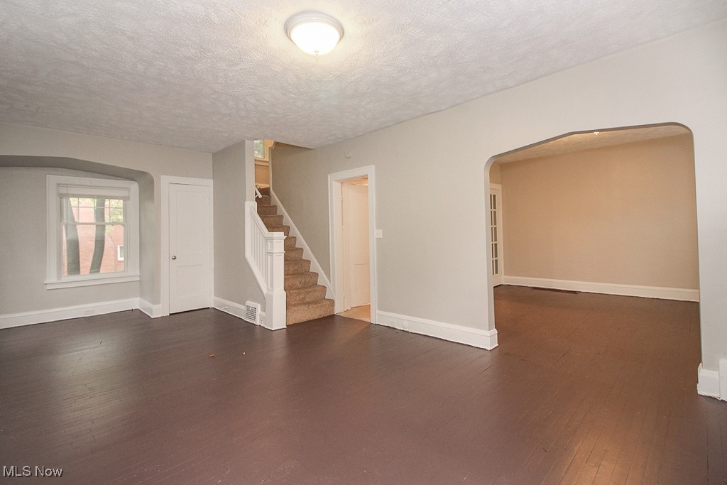 3085 Somerton Road Cleveland, OH 44118 - Photo 5 of 16