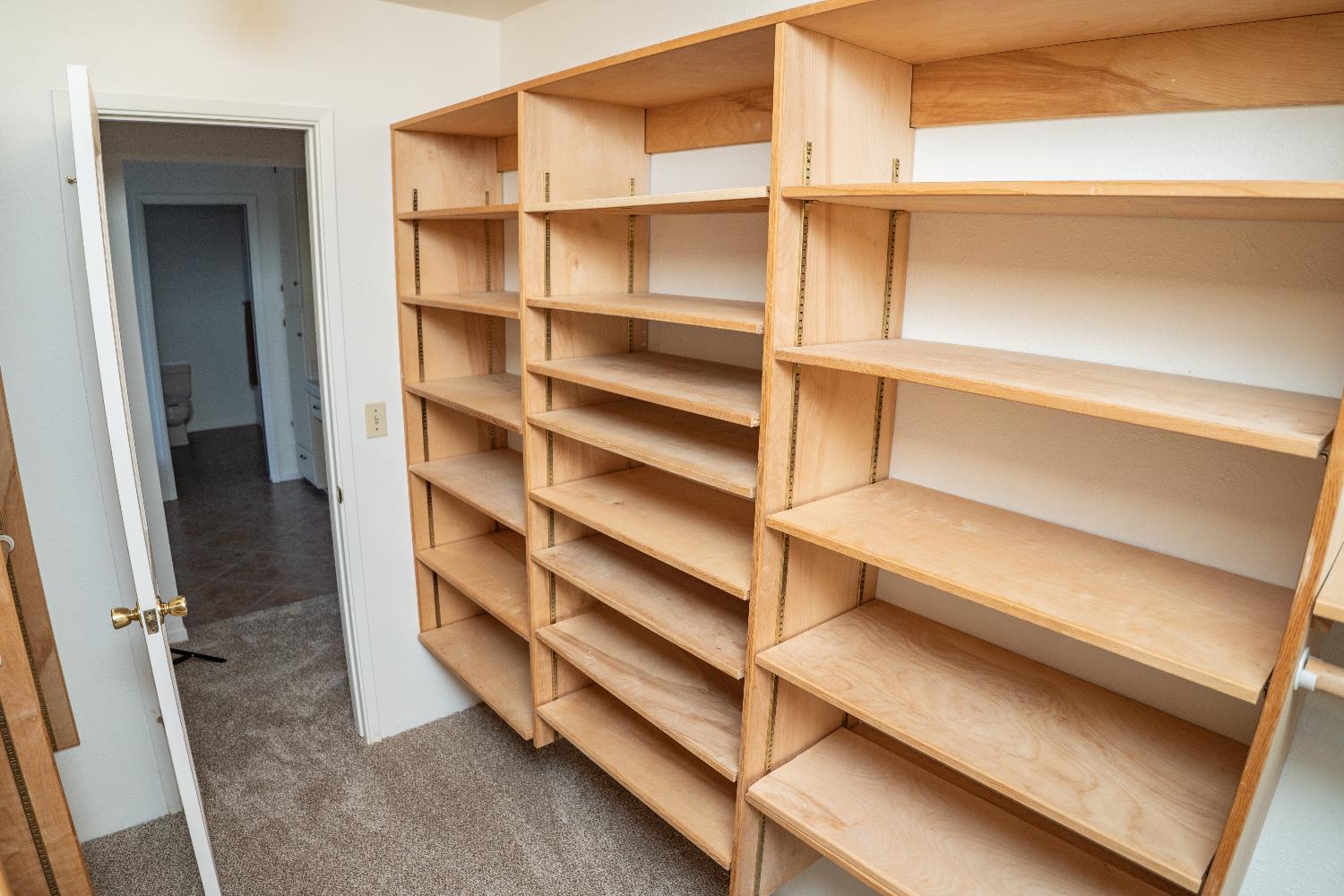 2596 Roslyn Way Sacramento, CA 95821 - Photo 14 of 28