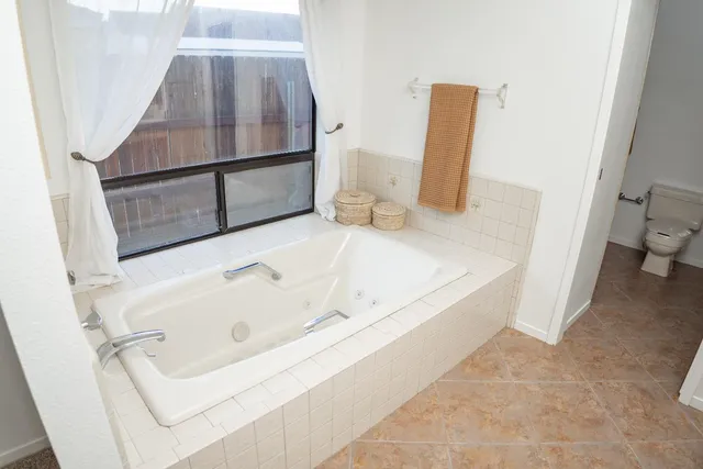 $629,000 | 2596 Roslyn Way, Sacramento, CA 95821