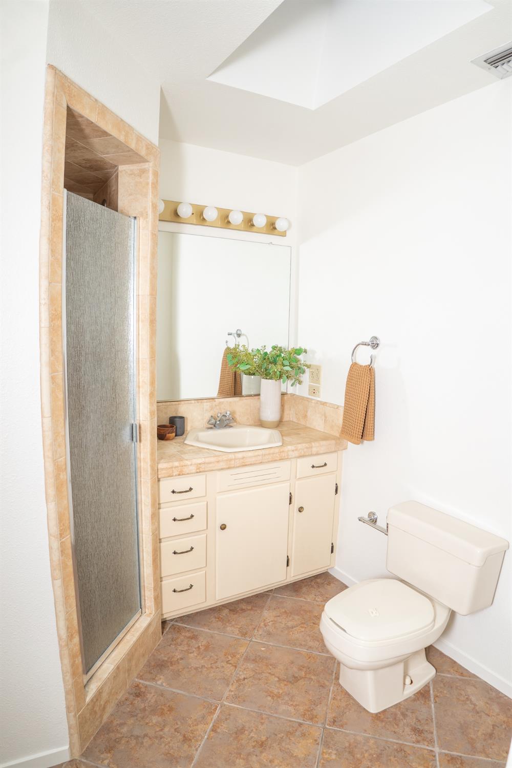 2596 Roslyn Way Sacramento, CA 95821 - Photo 18 of 28