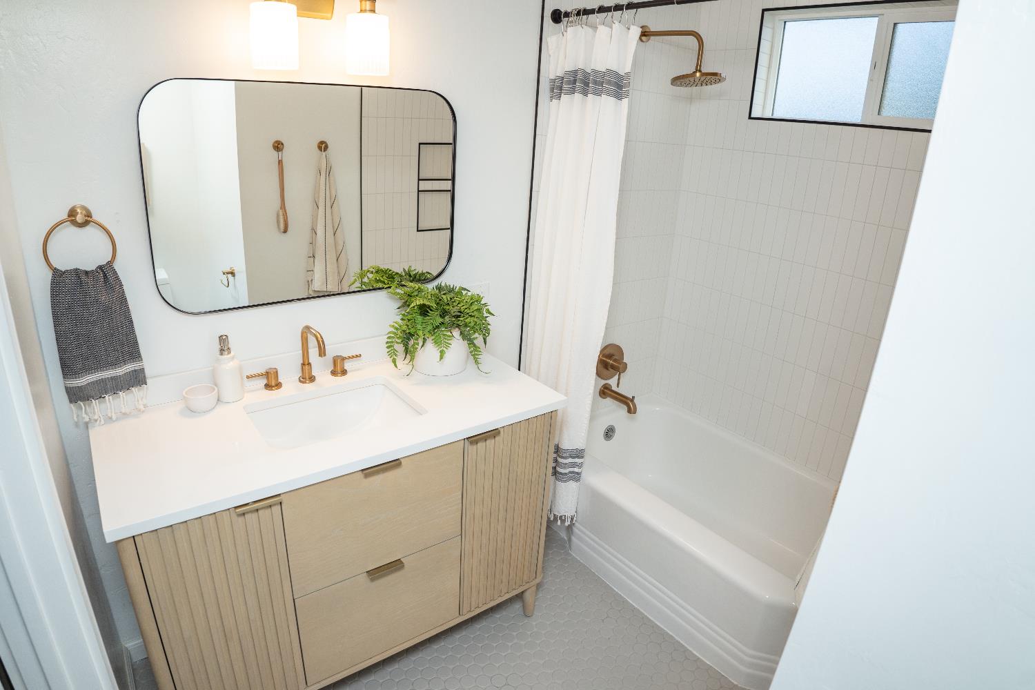 2596 Roslyn Way Sacramento, CA 95821 - Photo 10 of 28