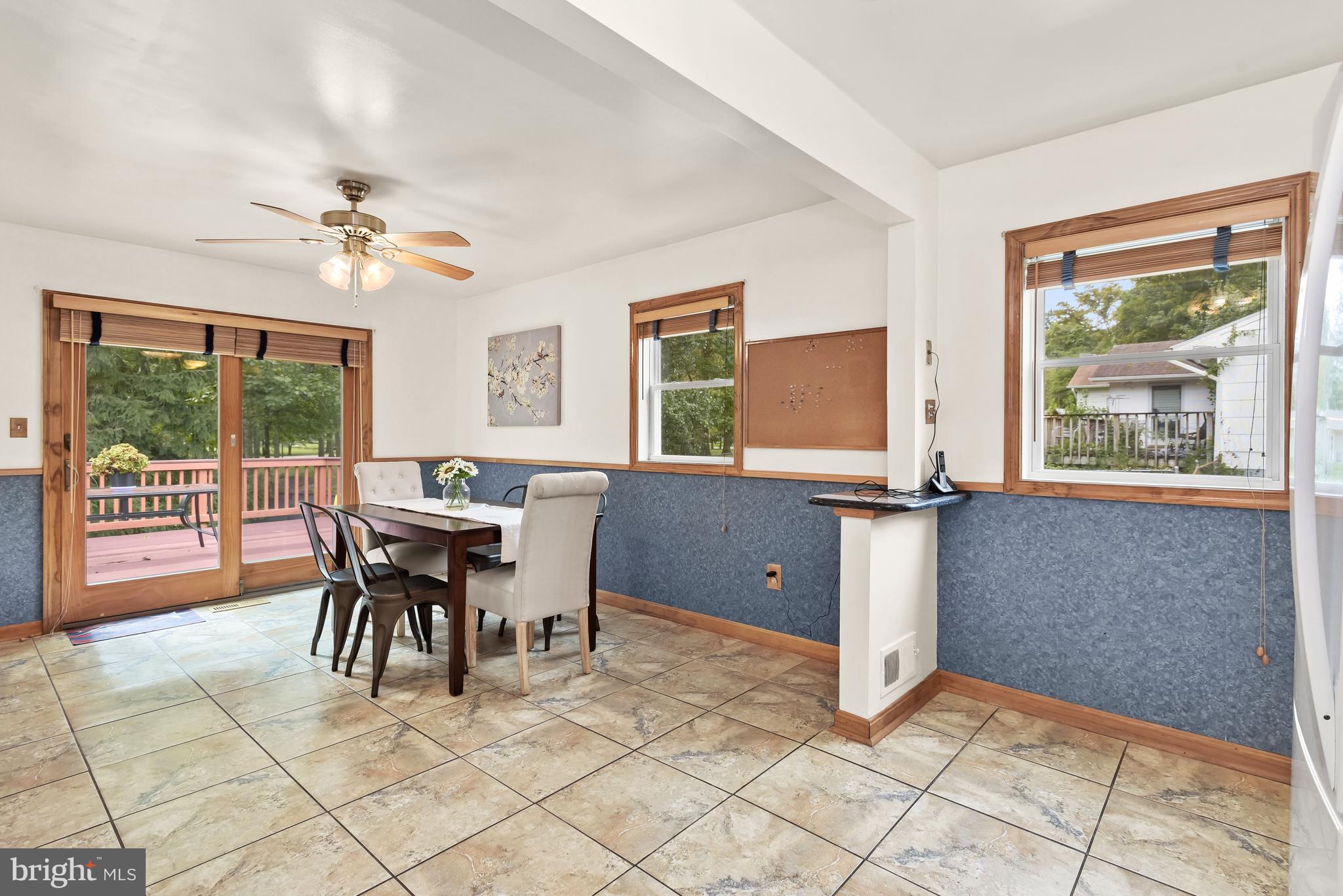 121 Tulip Drive Gaithersburg, MD 20877 - Photo 9 of 58 Spacious kitchen with breakfast room