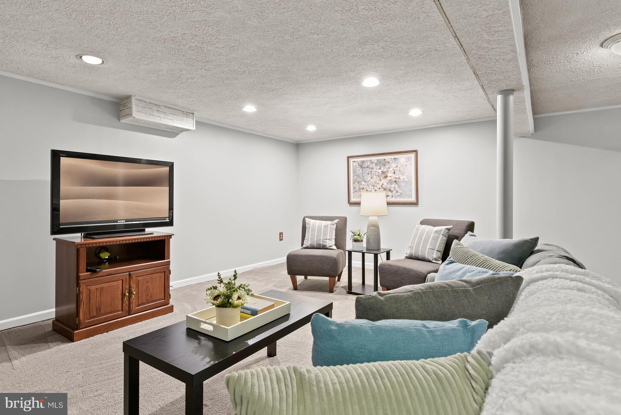 121 Tulip Drive Gaithersburg, MD 20877 - Photo 19 of 58 Family room