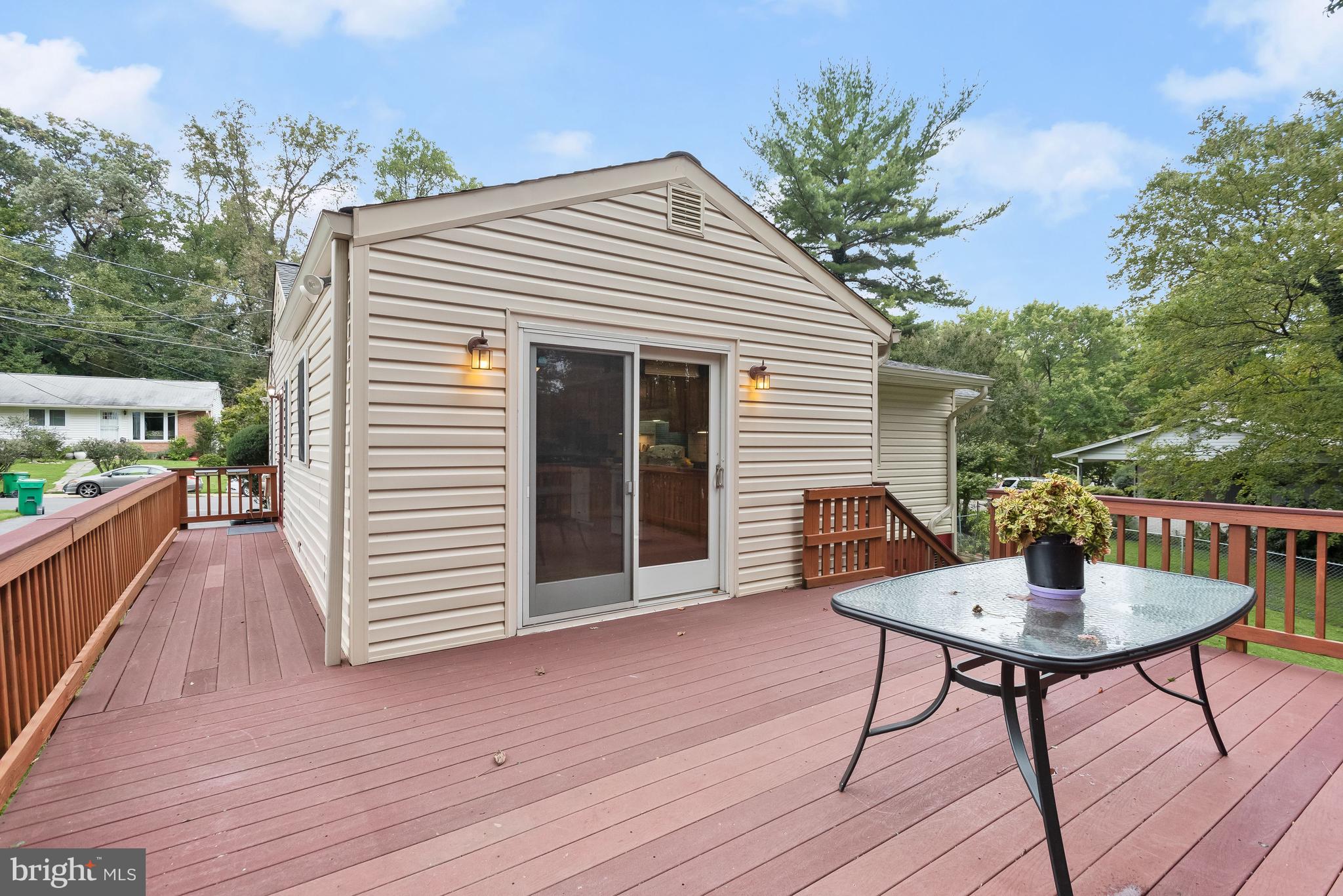 121 Tulip Drive Gaithersburg, MD 20877 - Photo 25 of 58 Expansive deck