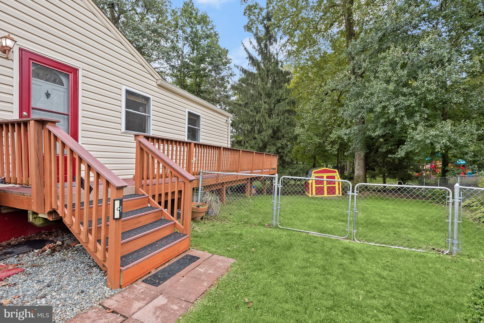 121 Tulip Drive Gaithersburg, MD 20877 - Photo 28 of 58 Fenced backyard