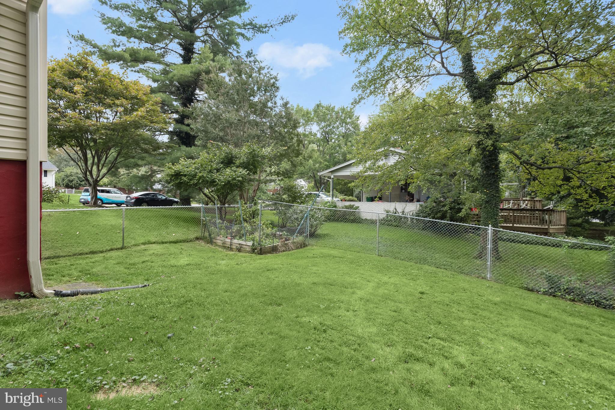 121 Tulip Drive Gaithersburg, MD 20877 - Photo 30 of 58 Fenced backyard