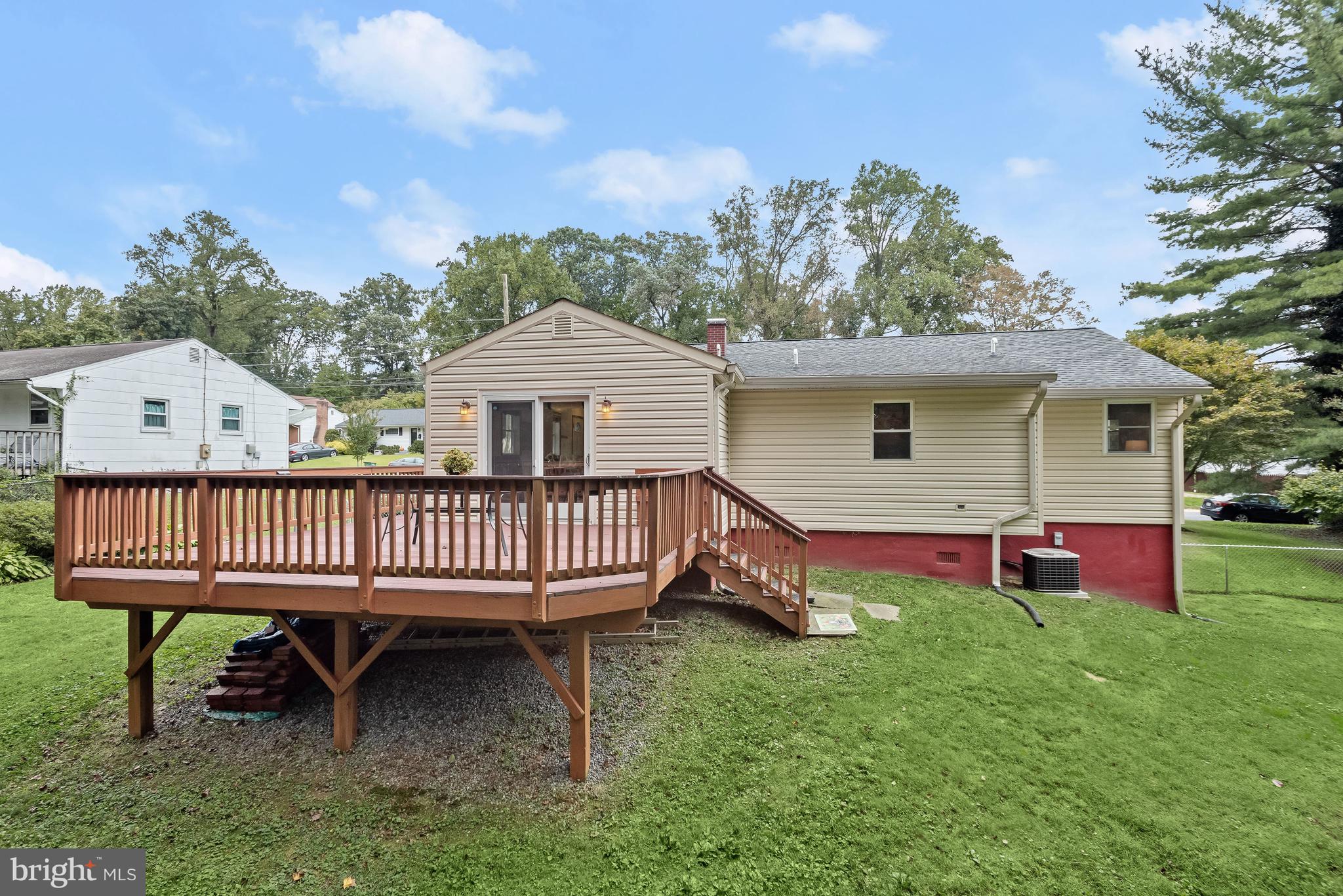 121 Tulip Drive Gaithersburg, MD 20877 - Photo 32 of 58 Rear Exterior