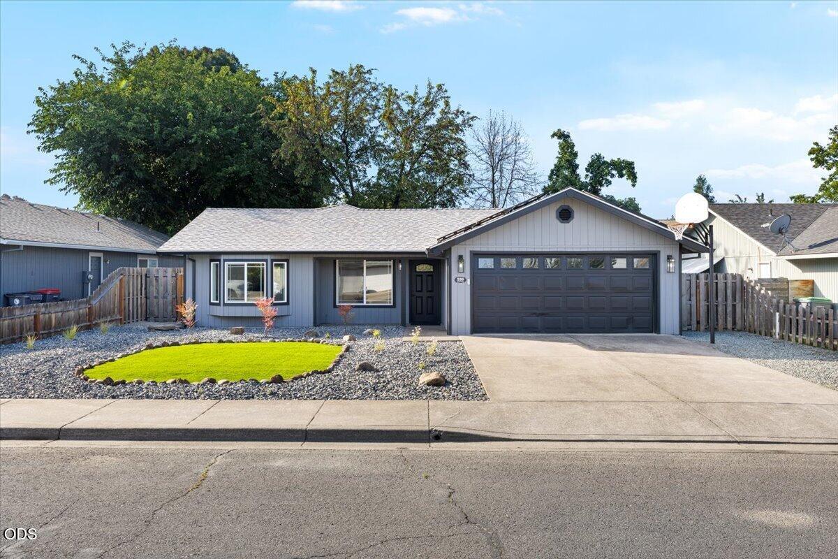 338 Joseph Street Central Point, OR 97502 - Photo 1 of 25 Gallery Image 1