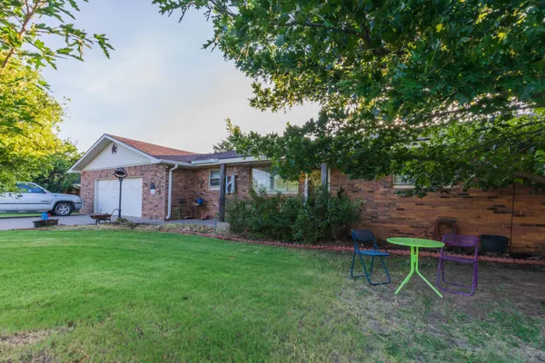 $275,000 | 105 Pratt Street, Claude, TX 79019