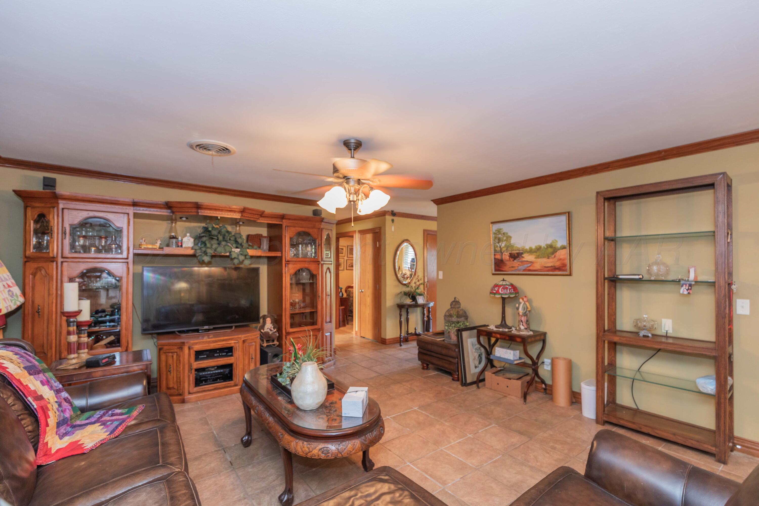 105 Pratt Street Claude, TX 79019 - Photo 12 of 42 LIVING ROOM VIEW 1