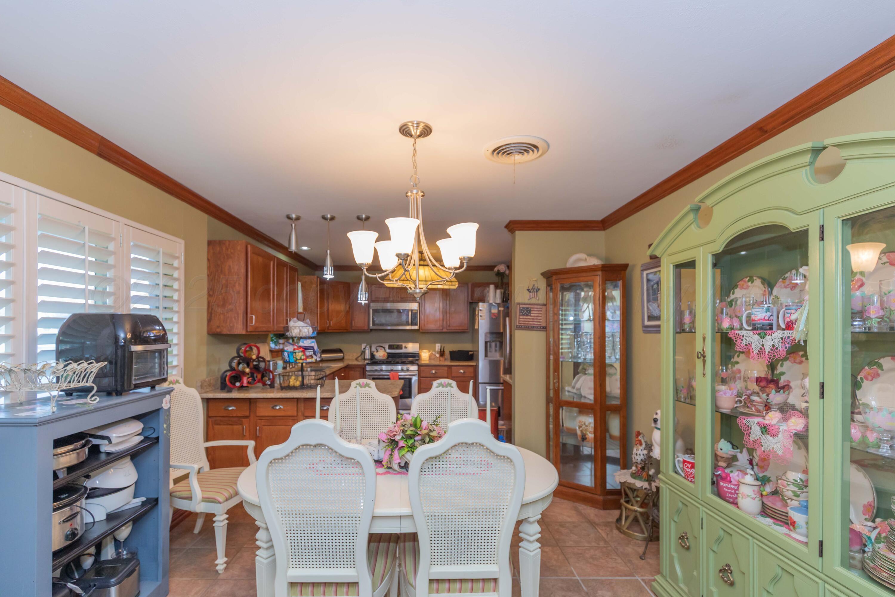 105 Pratt Street Claude, TX 79019 - Photo 16 of 42 DINING VIEW 1