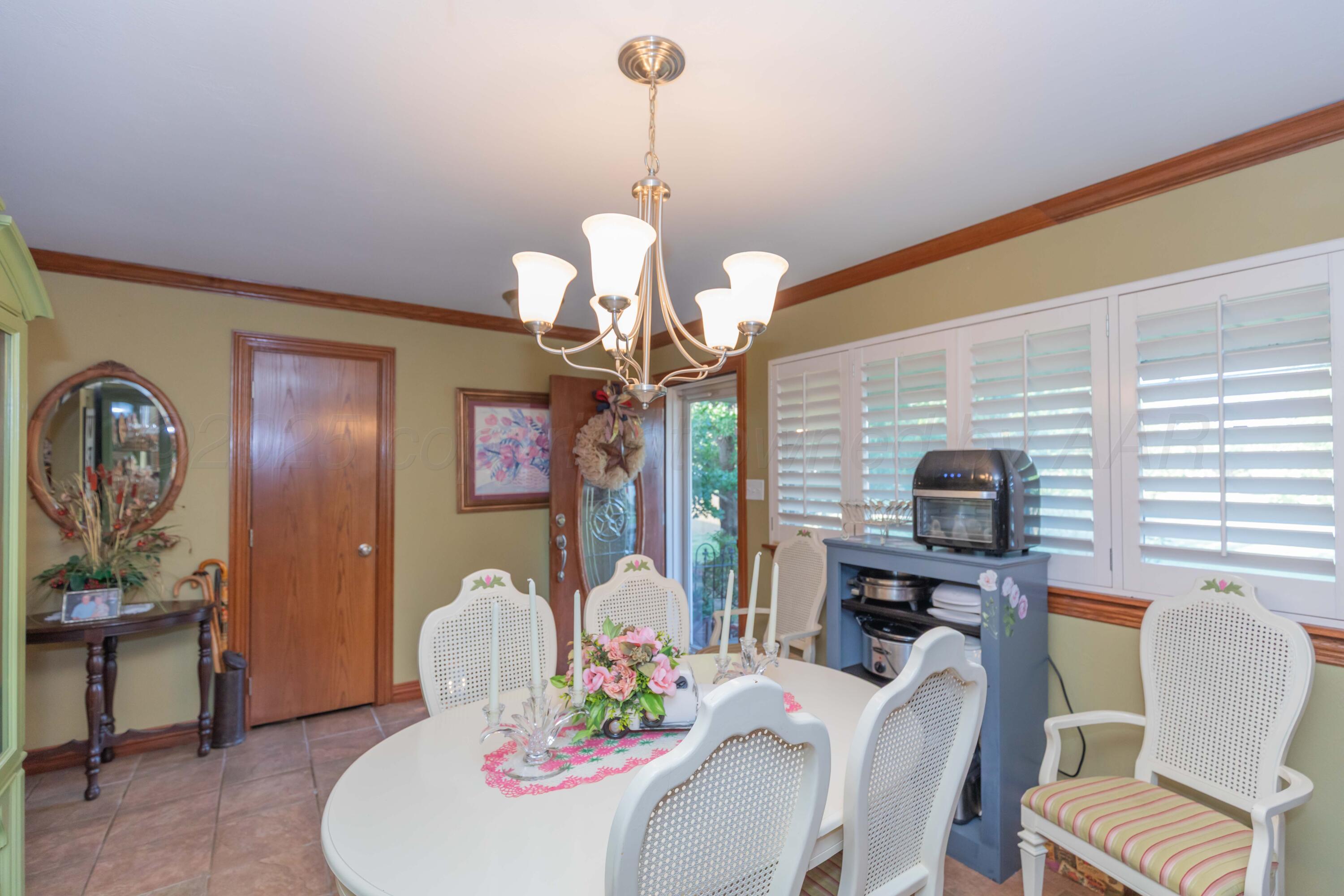 105 Pratt Street Claude, TX 79019 - Photo 17 of 42 DINING VIEW 2