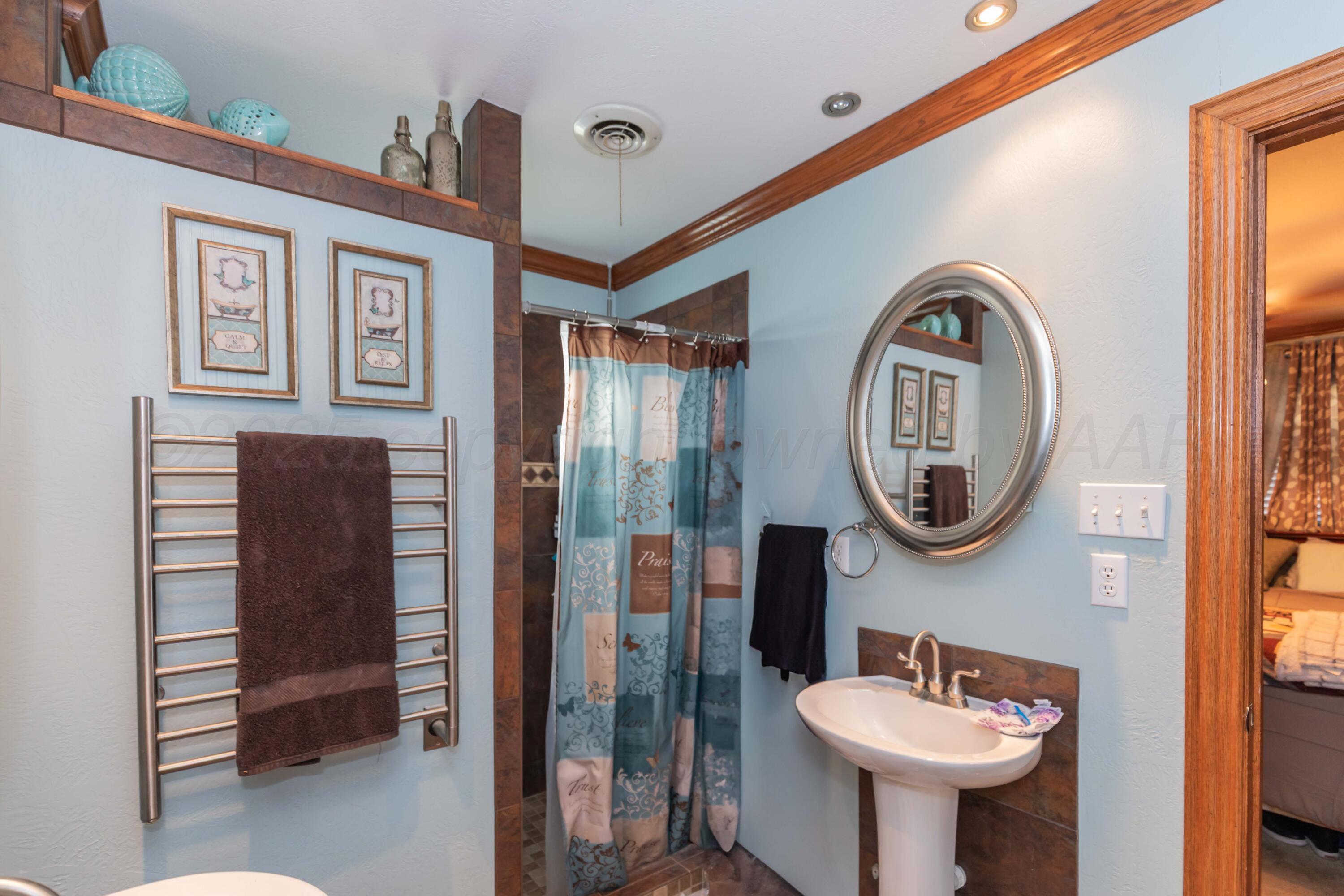 105 Pratt Street Claude, TX 79019 - Photo 23 of 42 PRIMARY BATH VIEW 2