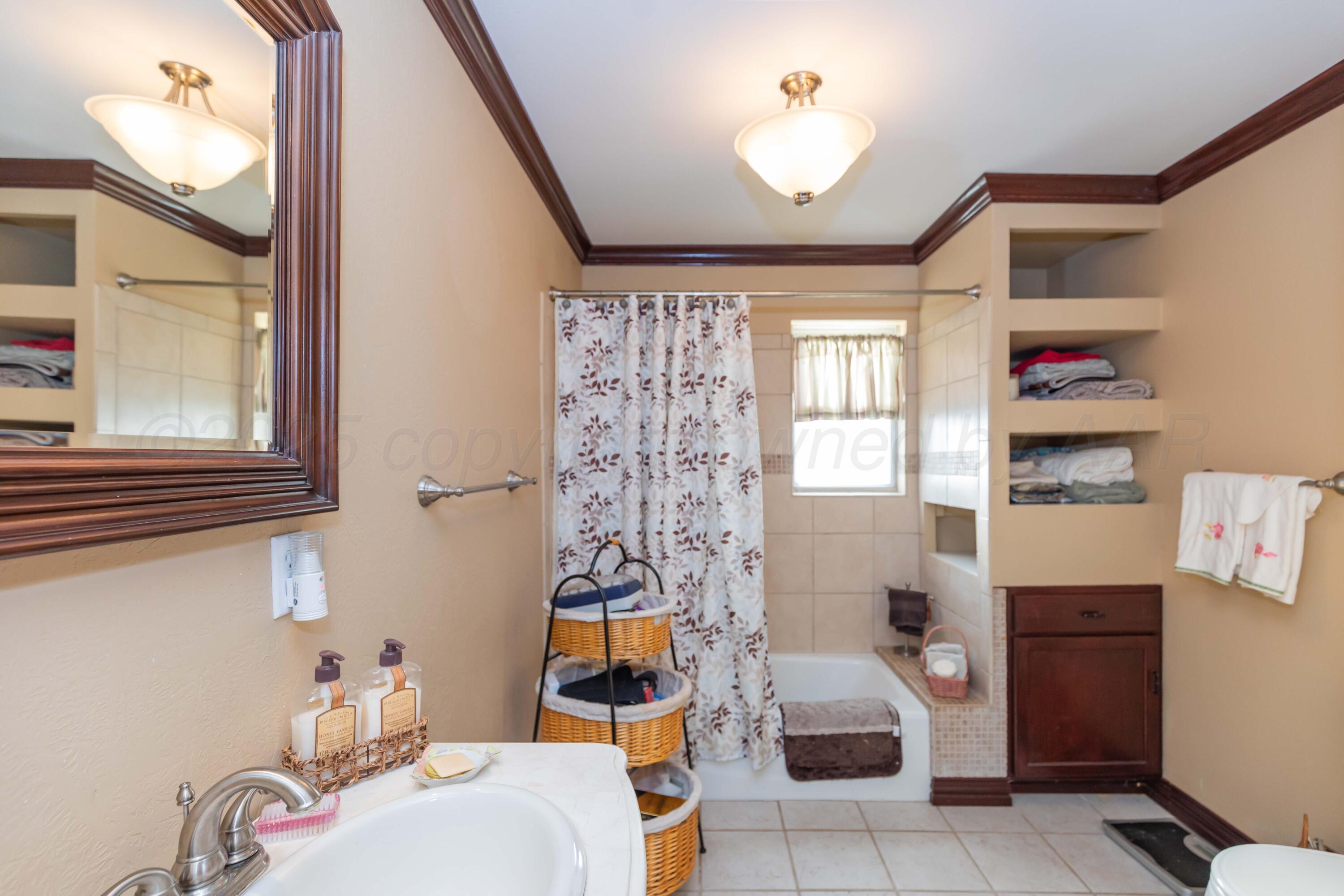 105 Pratt Street Claude, TX 79019 - Photo 27 of 42 BATHROOM 2