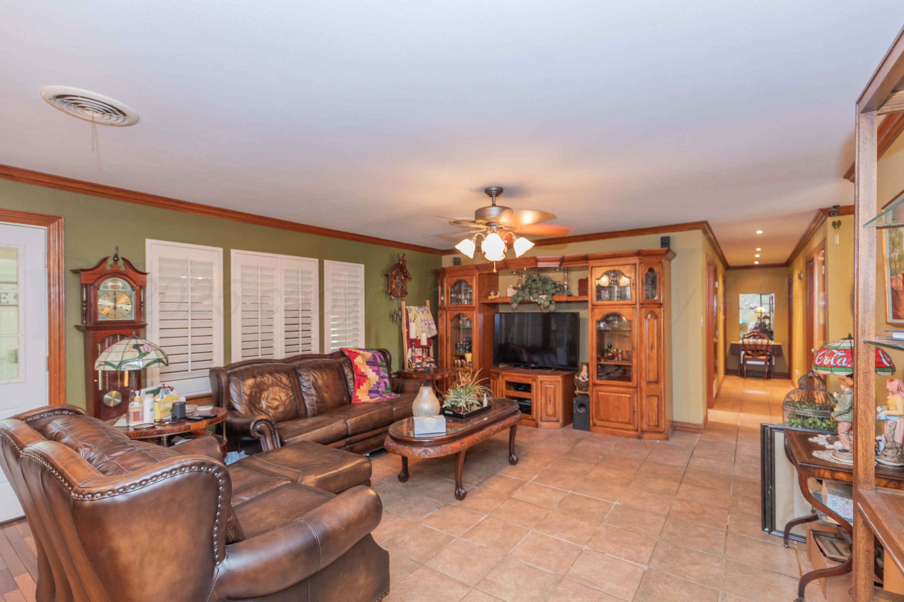 105 Pratt Street Claude, TX 79019 - Photo 3 of 42 LIVING ROOM VIEW