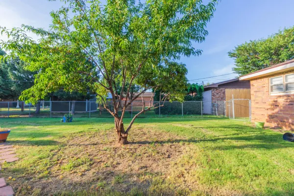 $275,000 | 105 Pratt Street, Claude, TX 79019
