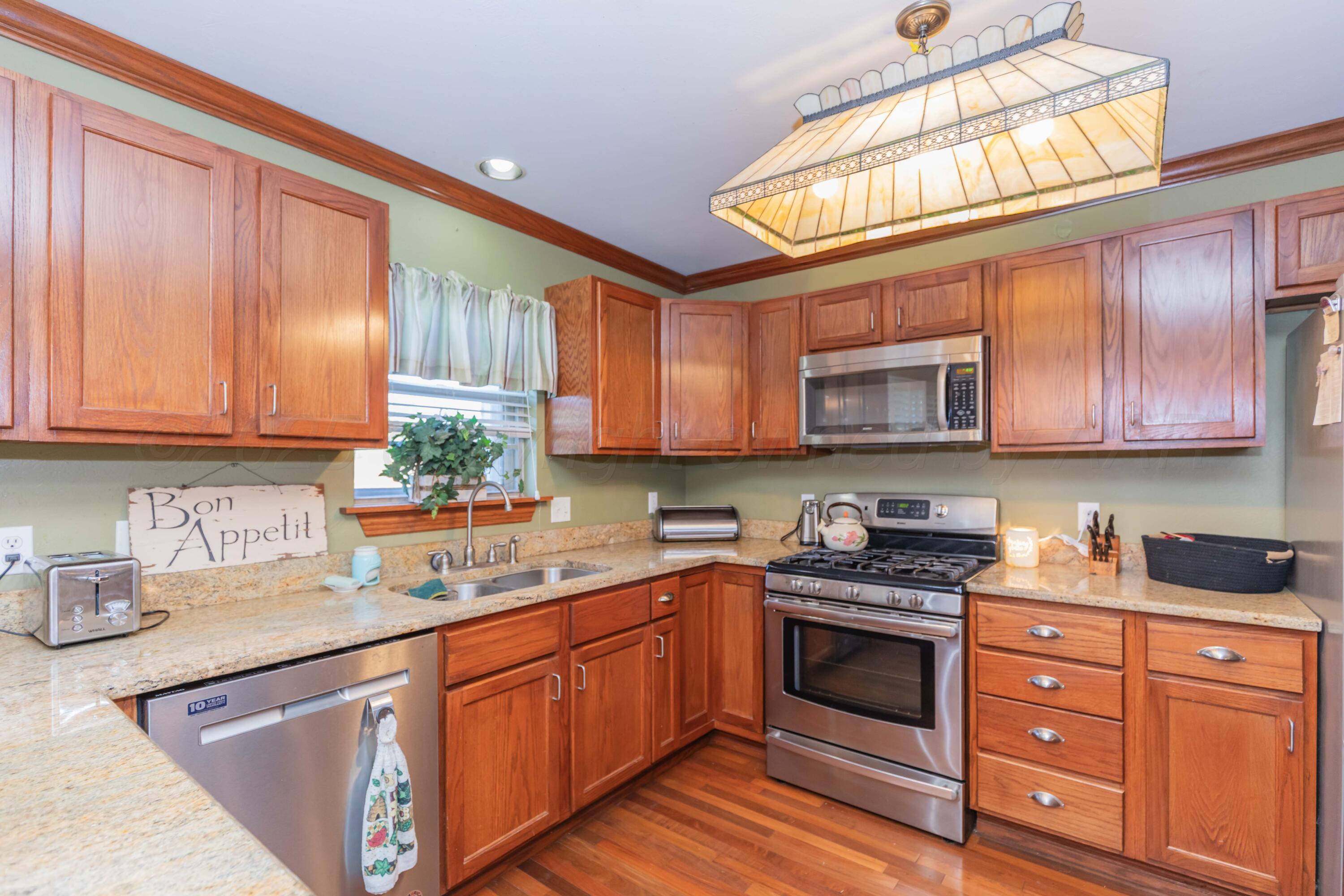 105 Pratt Street Claude, TX 79019 - Photo 4 of 42 Kitchen