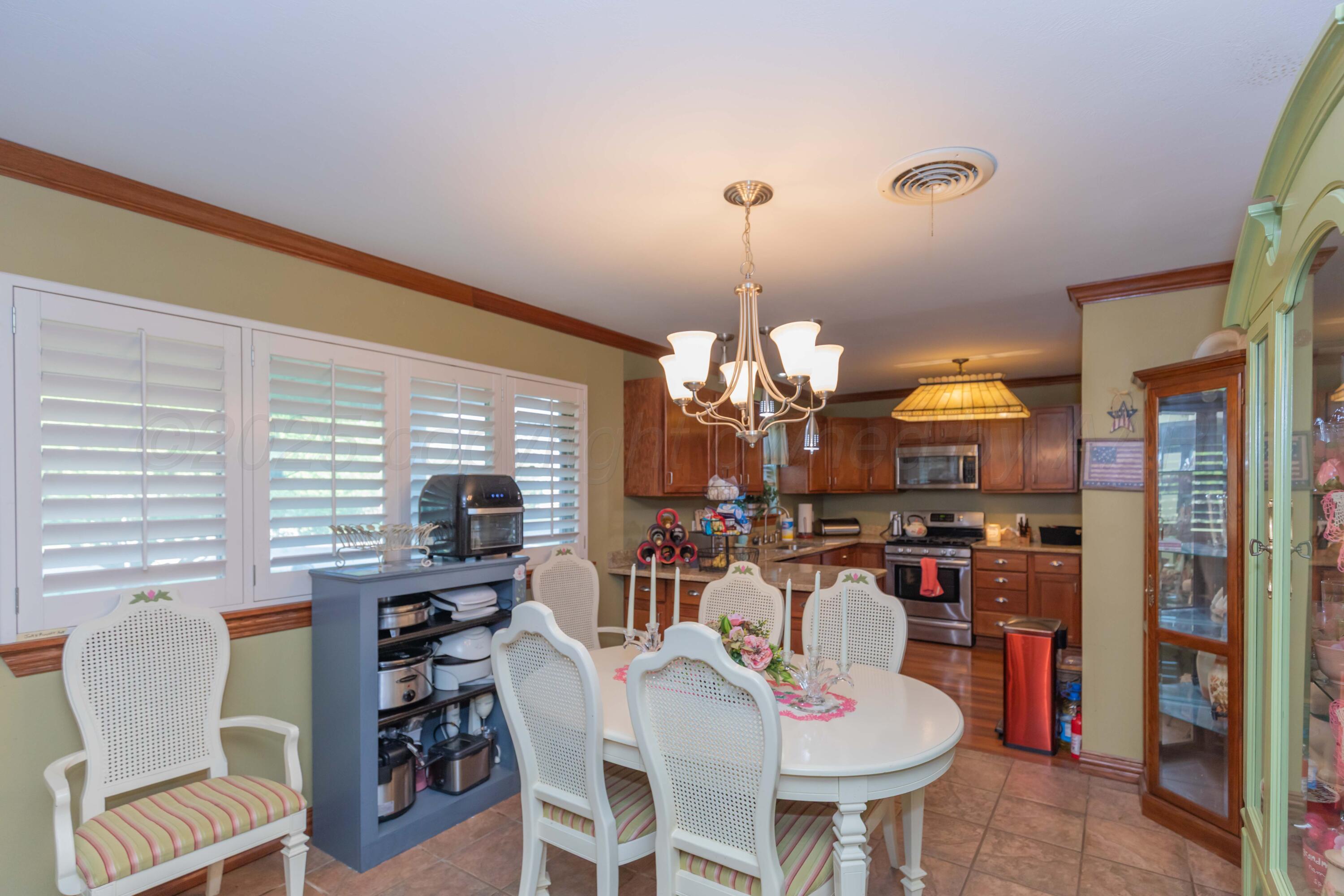 105 Pratt Street Claude, TX 79019 - Photo 5 of 42 DINING