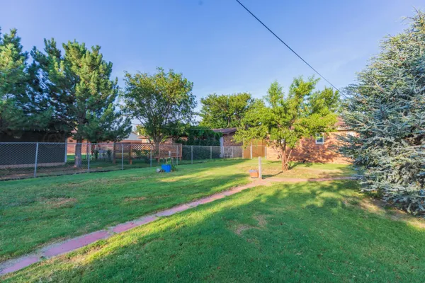 $275,000 | 105 Pratt Street, Claude, TX 79019