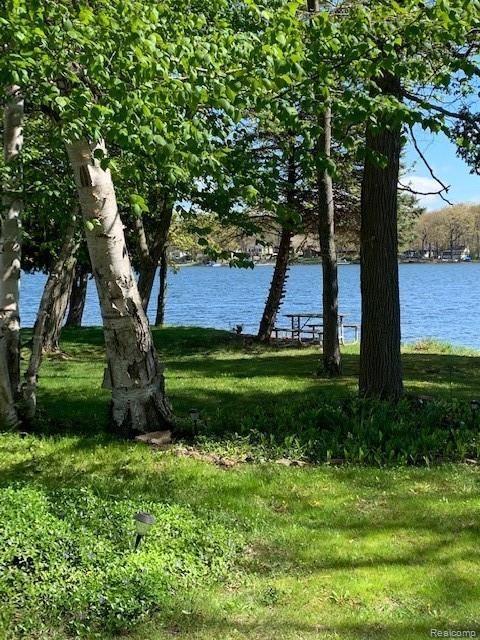 7784 Tipsico Lake Road Holly, MI 48442 - Photo 51 of 55