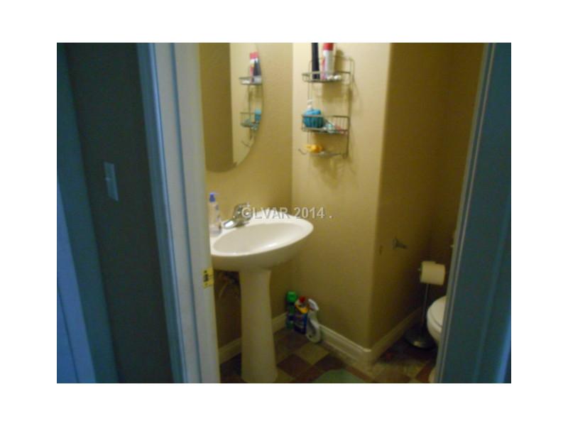 8657 Palomino Ranch Street Las Vegas, NV 89131 - Photo 7 of 15 Guest Bathroom.