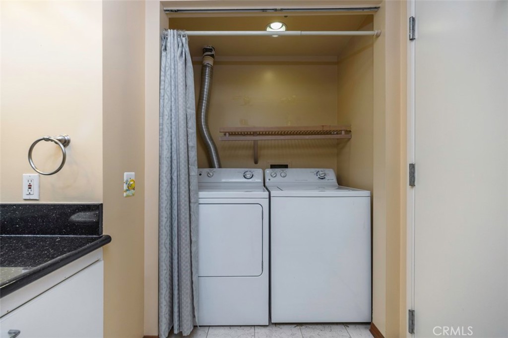 525 East Seaside Way, Unit 704 Long Beach, CA 90802 - Photo 15 of 38 a utility room with dryer and washer